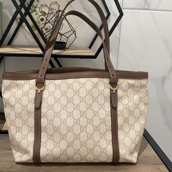 Gucci Handbags - GUCCI GG Supreme Tote